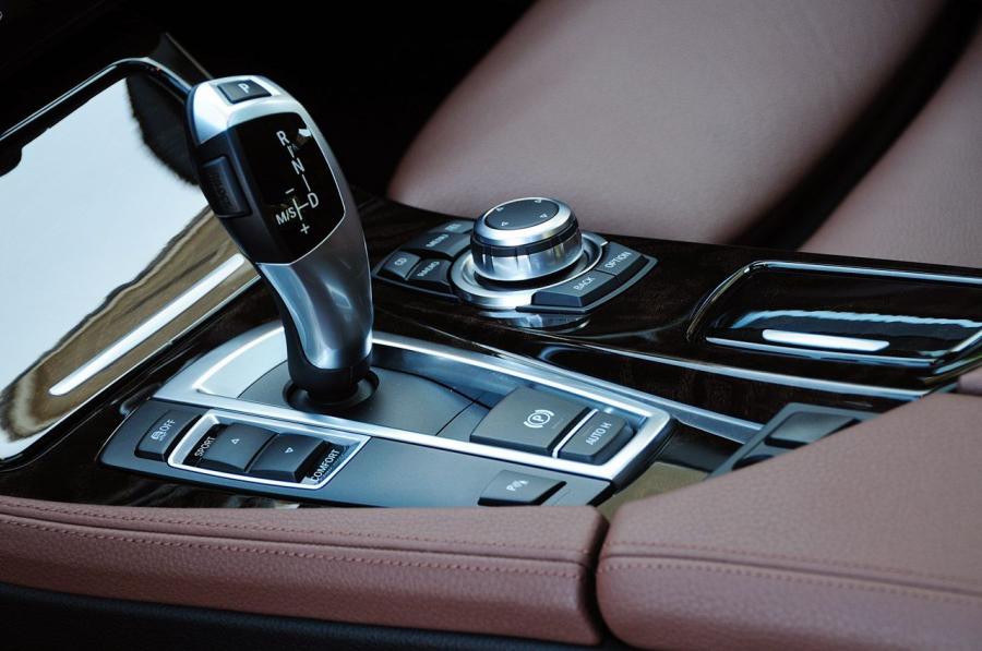  BMW 550i 2011 года  (фото 15 из 51)